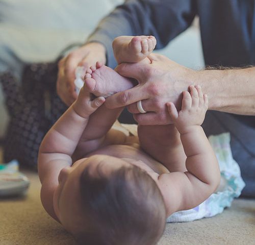 درمان سوختگی پای نوزاد با بهترین کرم و پماد سوختگی پای نوزاد
