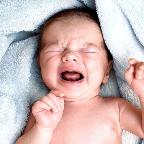 علت گریه بچه نوزاد